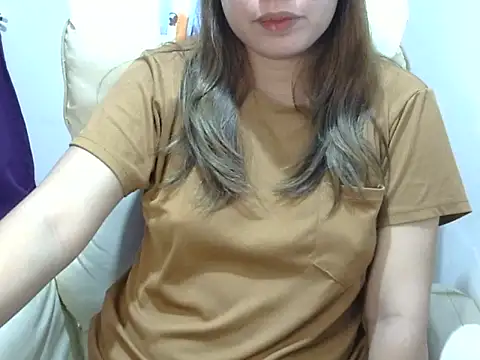    zurIII09  online show from November 2, 2025, 6:21 pm