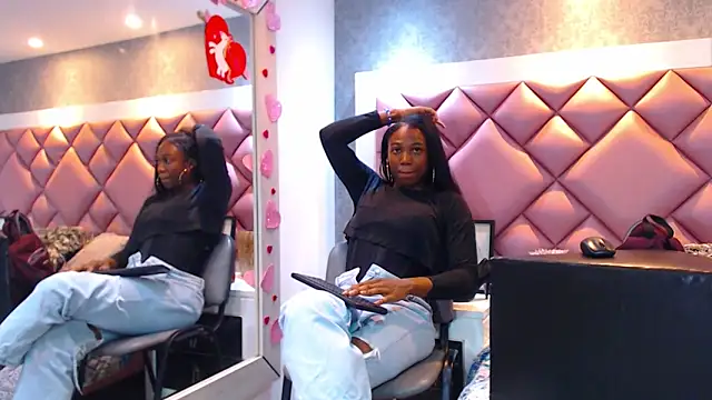 DanielaDuff online show from September 9, 2025, 7:35 pm