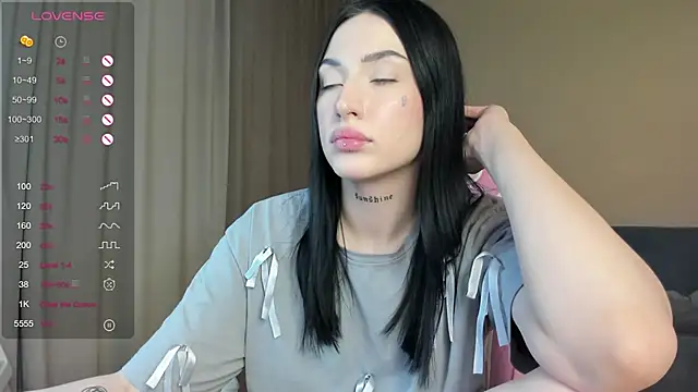 JenniferQueen11 online show from January 14, 2025, 10:59 am