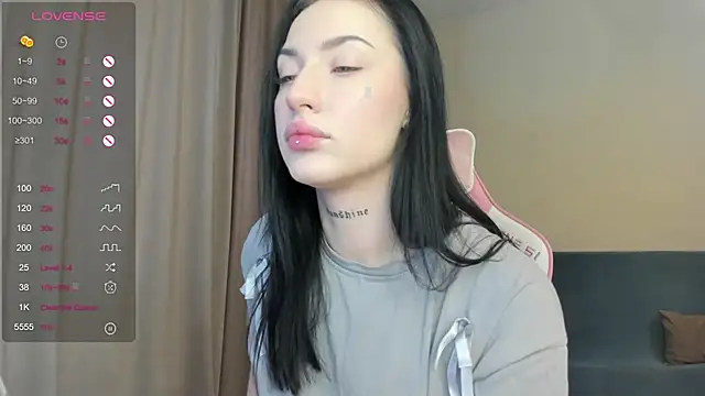 JenniferQueen11 online show from January 30, 2025, 10:08 am