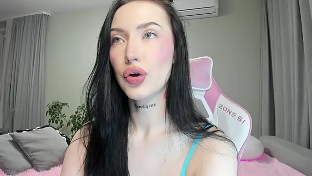 JenniferQueen11 online show from September 11, 2025, 1:55 pm