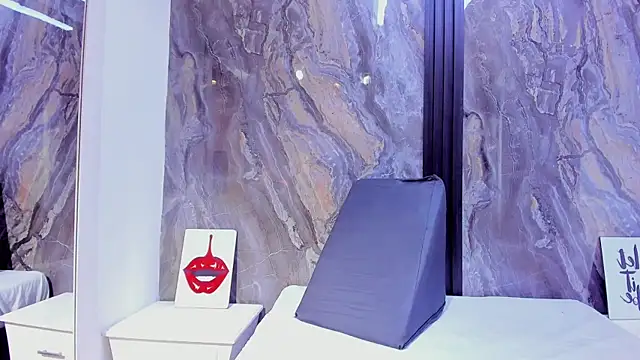 HellenJohansson online show from December 4, 2025, 3:38 am