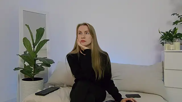 Fallinlove1 online show from October 11, 2025, 1:53 pm