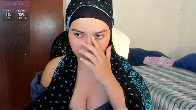Snapshot of MatchedEyebrow chatting on May 11, 2026, 9:01 pm MatchedEyebrow online show from May 11, 2026, 9:01 pm