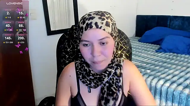 Snapshot of MatchedEyebrow chatting on June 4, 2026, 10:05 pm MatchedEyebrow online show from June 4, 2026, 10:05 pm