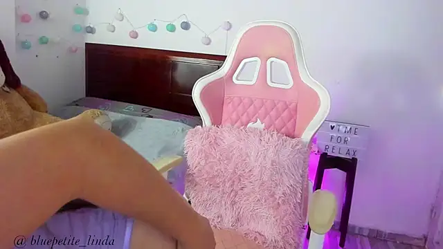 Blue Petite online show from December 4, 2024, 2:48 pm