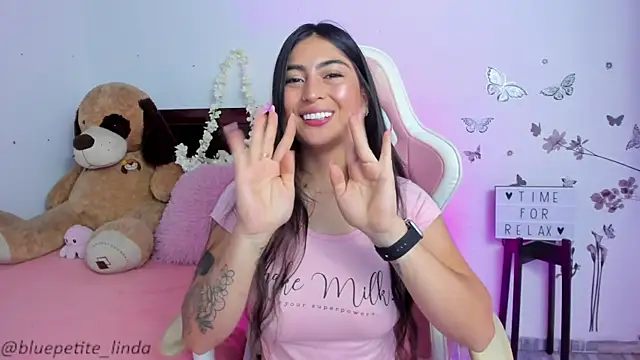 Blue Petite online show from March 19, 2025, 3:51 pm