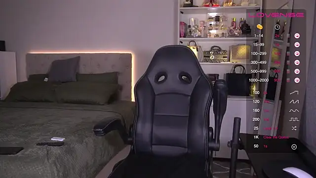 JohannaRodriguez69 online show from December 8, 2024, 6:01 am