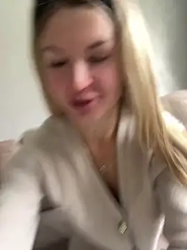 Snapshot of AngelMiaM chatting on April 28, 2026, 7:24 am AngelMiaM online show from April 28, 2026, 7:24 am