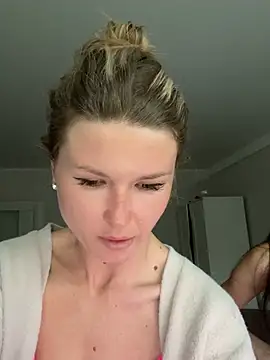 Snapshot of AngelMiaM chatting on May 21, 2026, 4:36 pm AngelMiaM online show from May 21, 2026, 4:36 pm