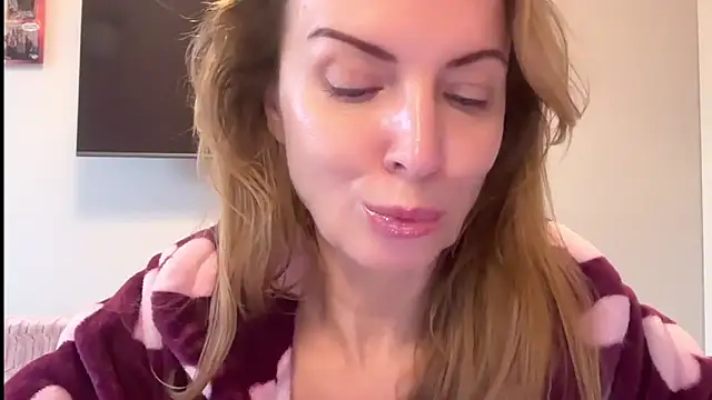 RachellAmazing online show from February 6, 2025, 9:53 am