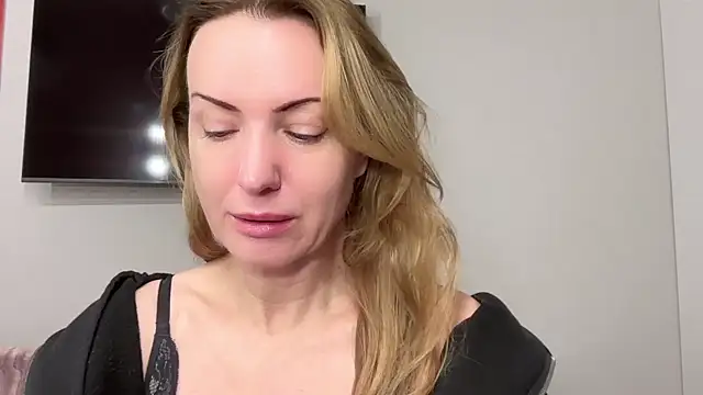 RachellAmazing online show from February 15, 2025, 6:12 am