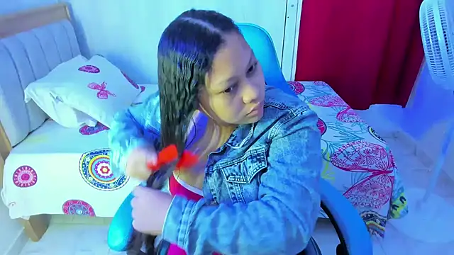 Lunastar02 online show from November 13, 2025, 1:10 pm