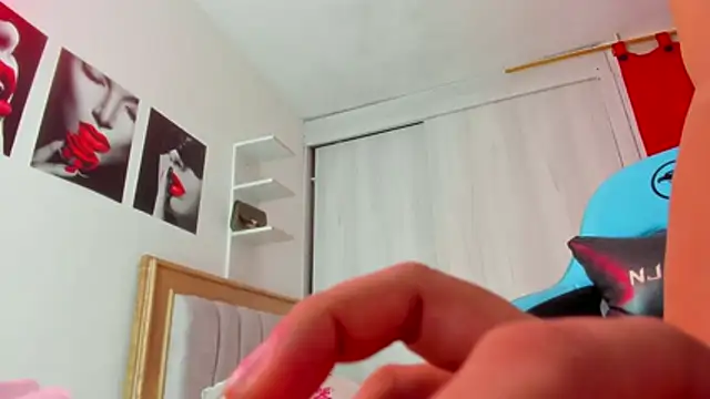 Lunastar02 online show from November 21, 2025, 2:05 pm