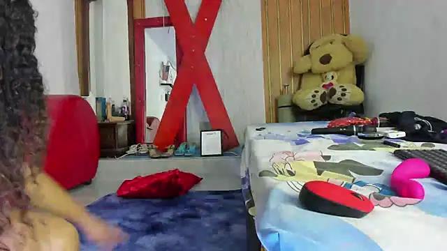 Lunastar02 online show from April 20, 2026, 7:37 pm