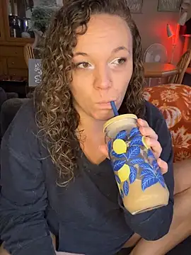 AuroraSummers online show from October 14, 2025, 2:51 pm