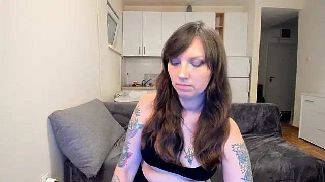 StacyTigerr online show from February 5, 2025, 9:29 pm