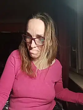 Dettybitch40 online show from December 17, 2025, 4:24 pm