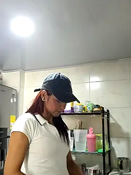 HannaPetit online show from September 17, 2025, 3:46 pm