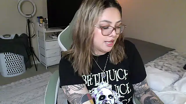 nativepumpkin95 online show from January 10, 2025, 5:05 am