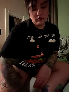 nativepumpkin95 online show from September 23, 2025, 10:35 pm