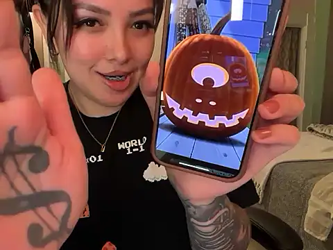 nativepumpkin95 online show from October 15, 2025, 2:01 am