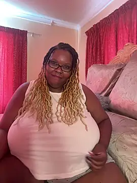 Snapshot of Michyboldy chatting on February 25, 2025, 5:30 am Michyboldy online show from February 25, 2025, 5:30 am