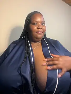 Snapshot of Michyboldy chatting on October 28, 2025, 11:29 pm Michyboldy online show from October 28, 2025, 11:29 pm