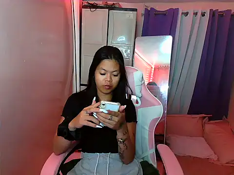 young salsalita online show from March 18, 2025, 3:42 pm