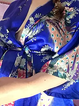 Snapshot of Kira_land chatting on May 26, 2026, 10:17 pm Kira land online show from May 26, 2026, 10:17 pm