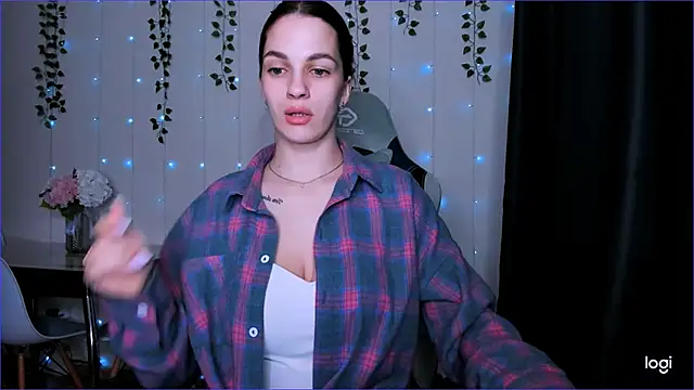 KarlaSim online show from February 6, 2025, 9:28 pm