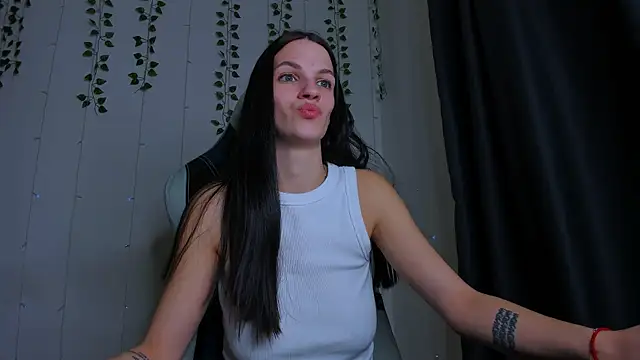 KarlaSim online show from October 31, 2025, 8:43 pm