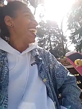 Goldenlace online show from February 20, 2025, 11:42 am