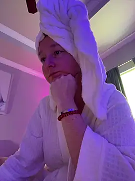 Vivian MayXxX online show from October 4, 2025, 6:28 pm