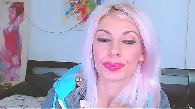 HoneyLara online show from February 18, 2025, 4:15 am