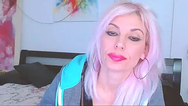 HoneyLara online show from March 4, 2025, 5:53 am