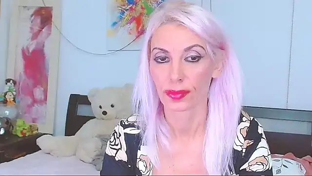 HoneyLara online show from October 2, 2025, 8:27 pm