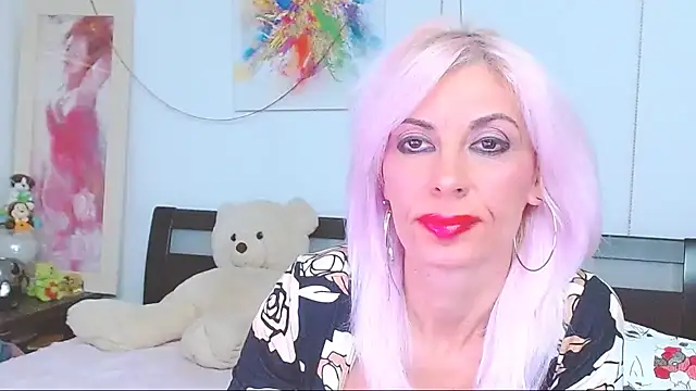 HoneyLara online show from October 13, 2025, 4:18 pm