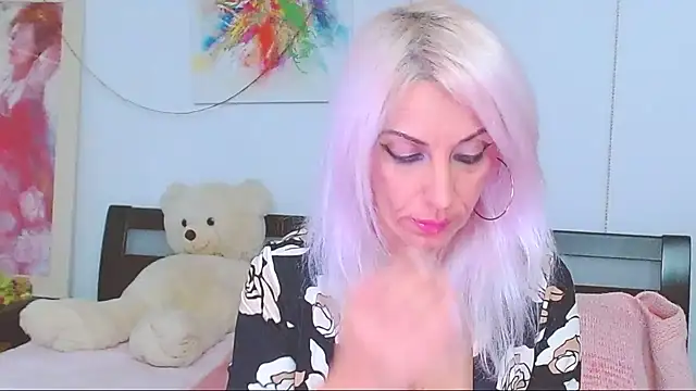 HoneyLara online show from October 19, 2025, 8:53 pm