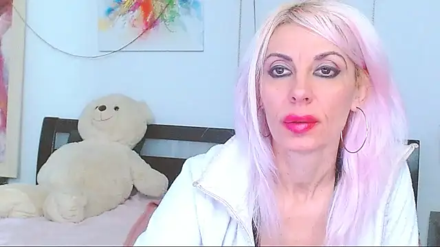 HoneyLara online show from December 3, 2025, 8:23 am