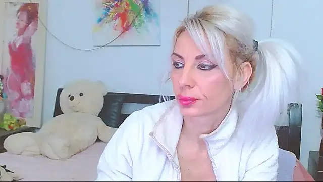 HoneyLara online show from February 18, 2026, 8:16 pm