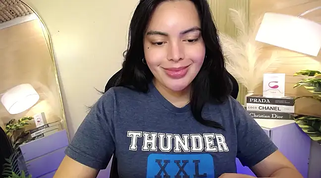 HotstuffCherrySummer online show from January 10, 2025, 9:44 am