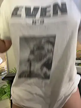 HotstuffCherrySummer online show from February 5, 2025, 5:52 am