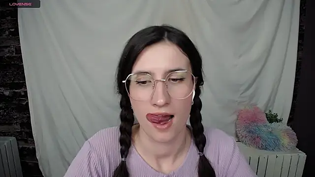 MaryEm976 online show from March 19, 2025, 10:44 am