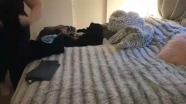 JESS LOVES online show from December 17, 2024, 11:59 pm