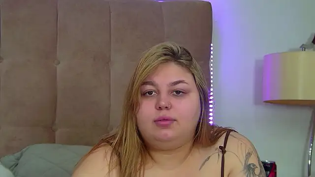 LillianKim online show from November 18, 2025, 6:45 pm