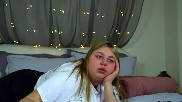 LillianKim online show from December 1, 2025, 7:24 am