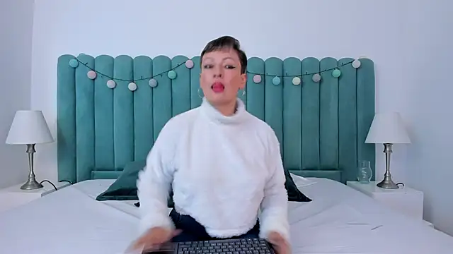 marianaaguii online show from January 5, 2025, 12:21 pm