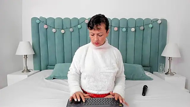 marianaaguii online show from February 4, 2025, 11:27 am