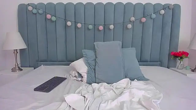 marianaaguii online show from February 25, 2025, 9:09 am